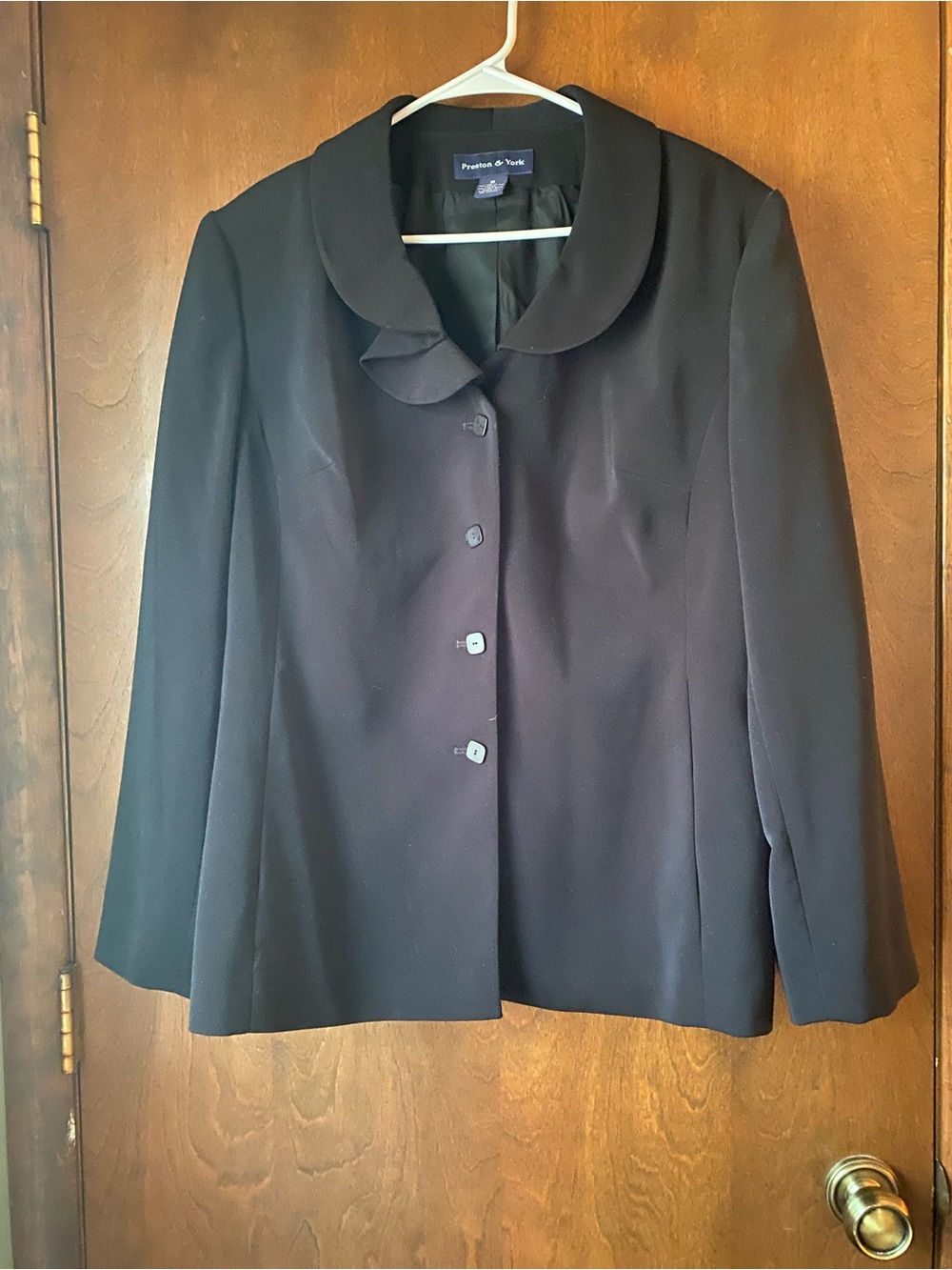 Preston & York Black Rounded-Collar Button Blazer
